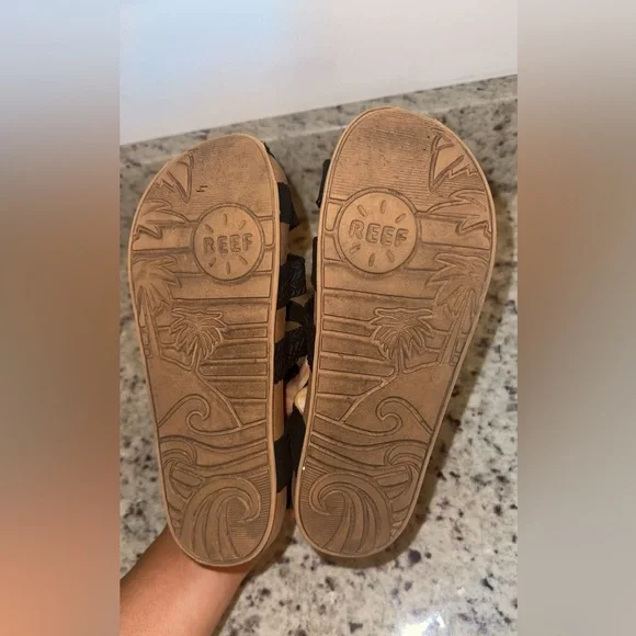 REEF Beachy size1 Child Fisherman Sandal,Water Friendly, Adjustable Velcro Strap - Picture 4 of 5